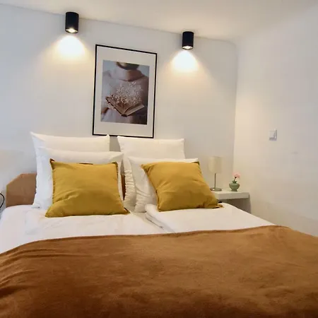 Standard By Hi5 - Akacfa 59 * ブダペスト