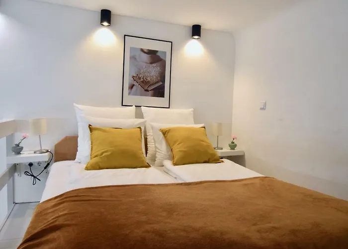 Standard By Hi5 - Akacfa 59 * بودابست